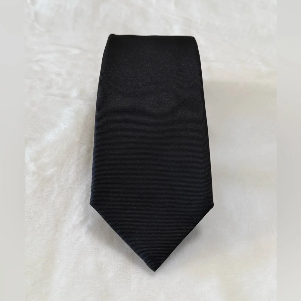 Hugo Boss Designer Solid Black Silk Tie - Picture 1 of 5